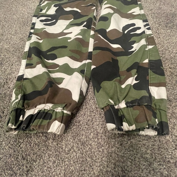 VIP Camo Cargo Pants - Picture 4 of 6